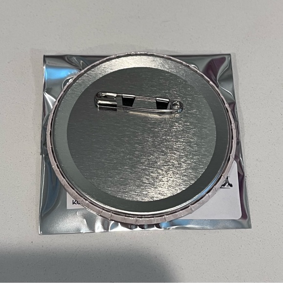 Attack on Titan Mikasa Ackerman GraffArt Can Badge Shingeki no Kyojin Douwa ver - Picture 3 of 4